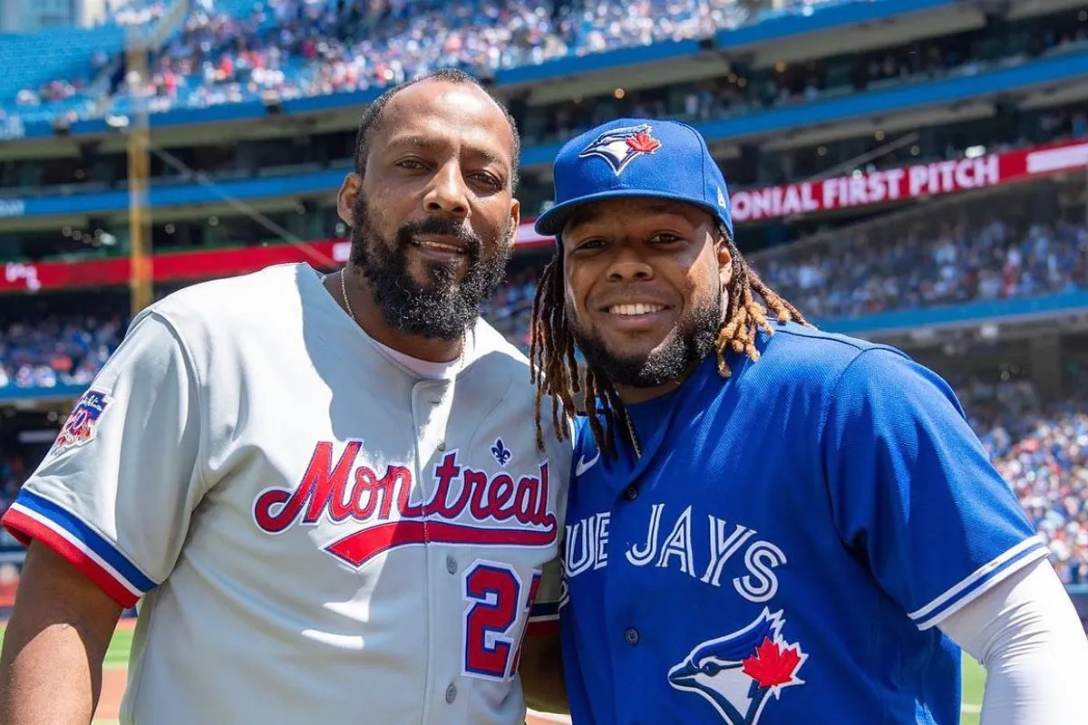 Vladimir-Guerrero-Jr.-alcanza-los-1000-hits-en-MLB-y-su-padre-celebra-con-orgullo-Esto-apenas-comienza