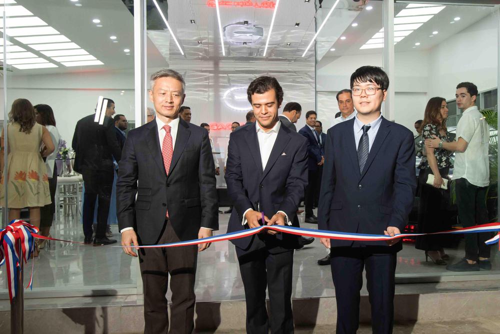 PRINCIPAL 1 Embajador de China - Chen Luning, Juan Joseì Castillo Bellapart y Yinghan Bian