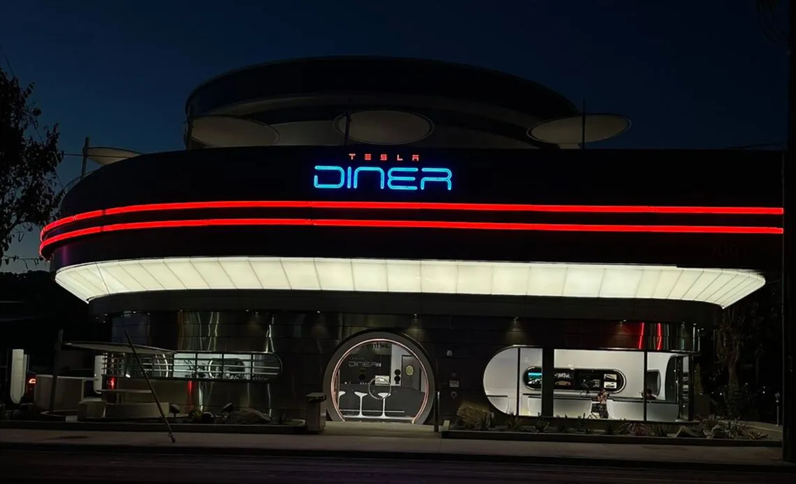 Tesla-Diner-1140x694