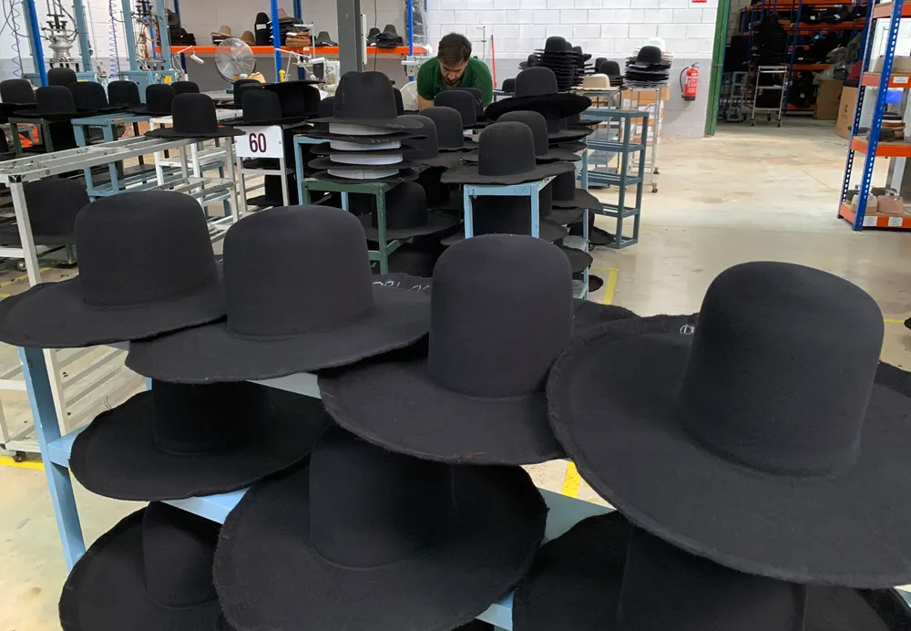 SEV01-AND-FABRICA-SOMBREROS