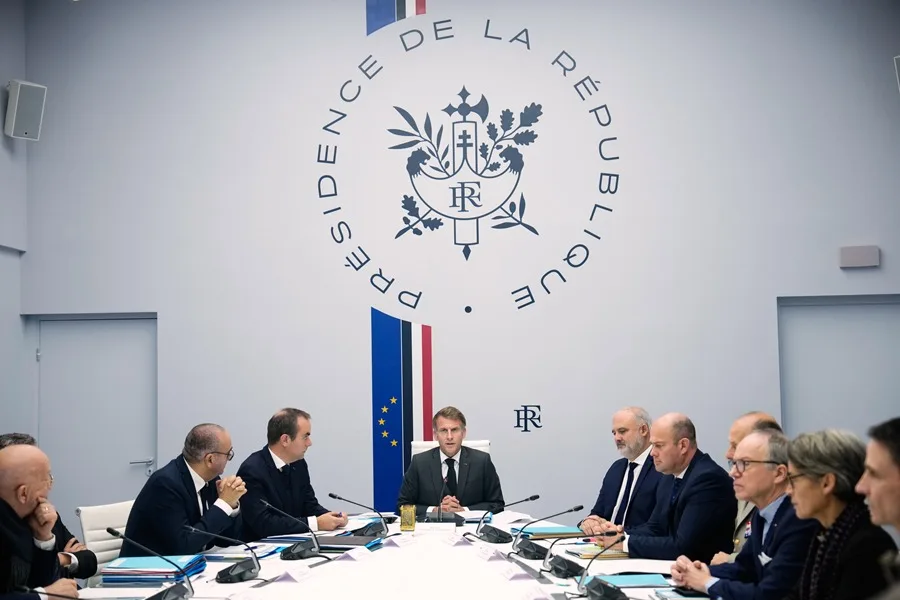 macron-2