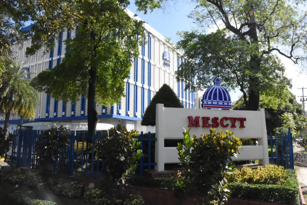 MESCYT-informa-sobre-tramite-pago-de-manutencion-a-estudiantes-becados-scaled