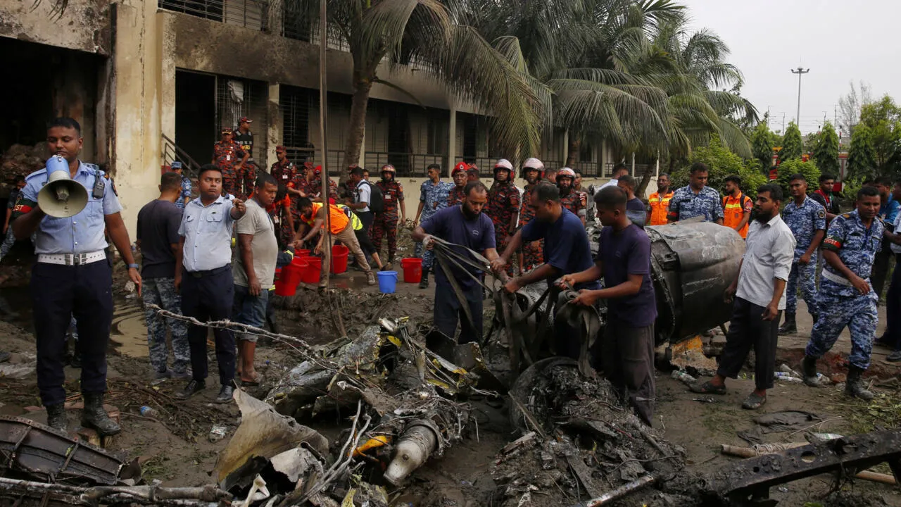 2025-07-21T143045Z-798379990-RC22RFA5VJCV-RTRMADP-3-BANGLADESH-CRASH