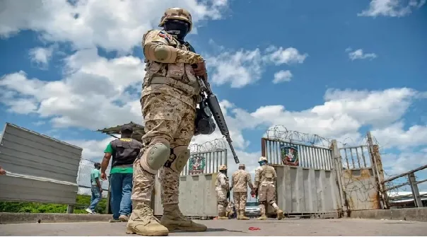 Militares-dominicanos-vigilan-frontera