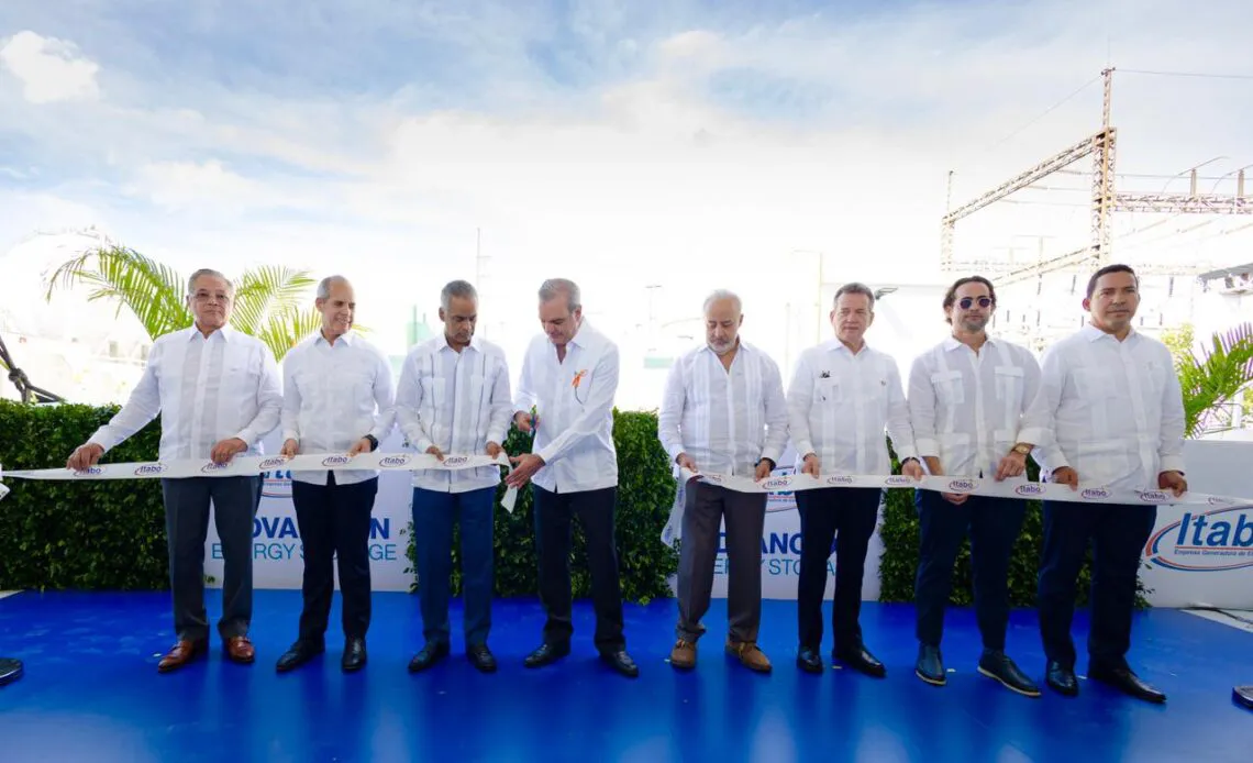 Itabo-inaugura-moderno-sistema-de-almacenamiento-de-energia-con-inversion-superior-a-los-RD500-millones--1140x694