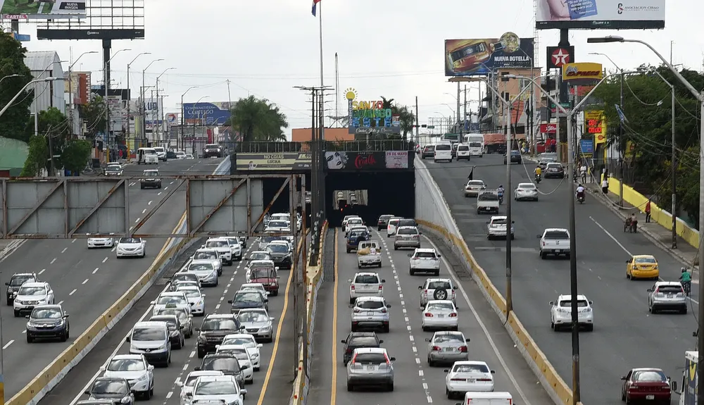 entrada-al-tunel-de-las-americas