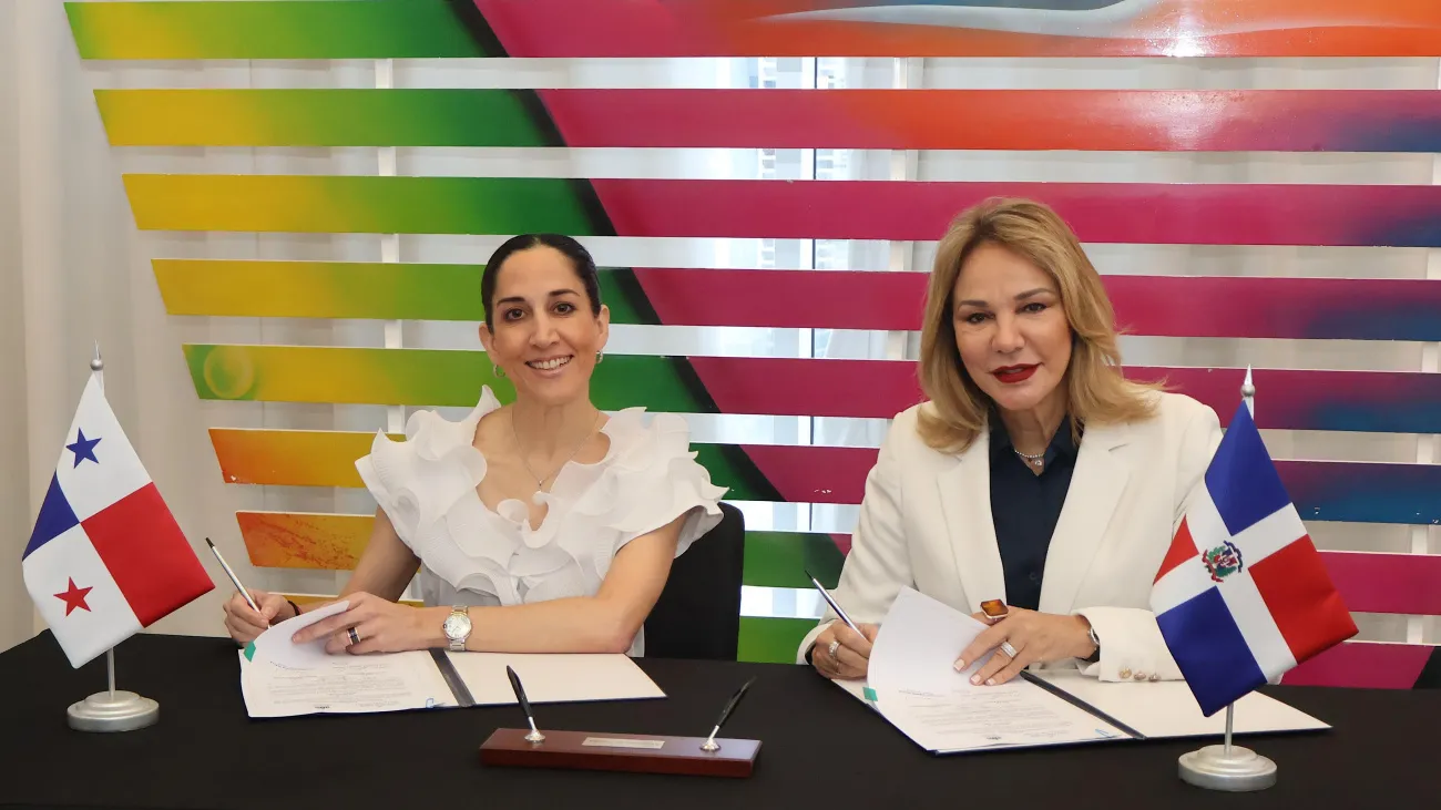 la ministra de Cultura, Milagros Germán, firmó un acuerdo de cooperación con su homóloga panameña, María Eugenia Herrera Correa