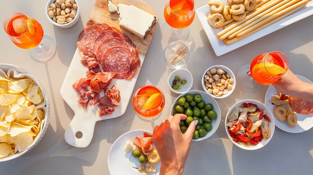 Article-How-to-Italian-Aperitivo-Spread-Spritz-Cocktail-Recipe