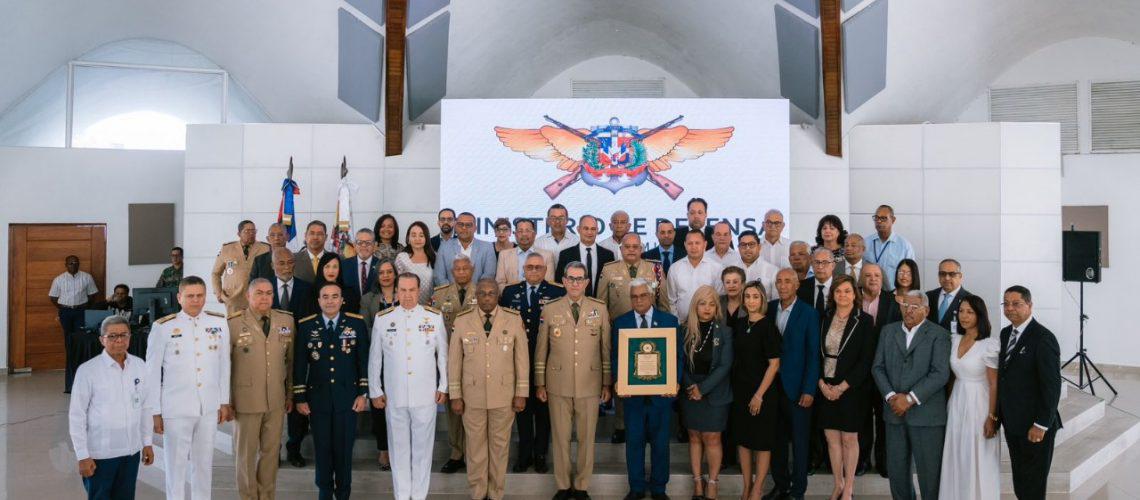 Ministerio-Defensa-reconoce-aportes-Burgos-Gomez-a-las-instituciones-armadas-del-pais-1-qr9or1ngu5hr68wwkerlqn3glx1k55qow7o9e6m6iw