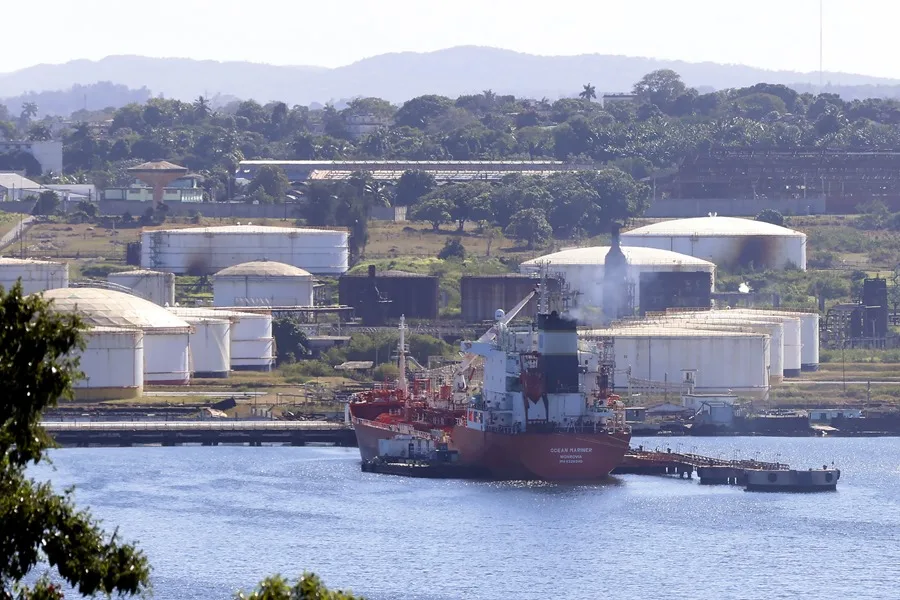 AME3883-CUBA-APAGONES