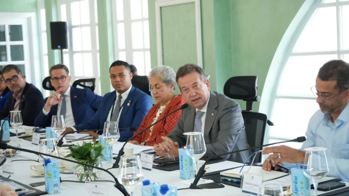 canciller-bisono-encabeza-primera-reunion-para-implementar-decreto-sobre-puertos-20260916-142455-Wte1-1200x675