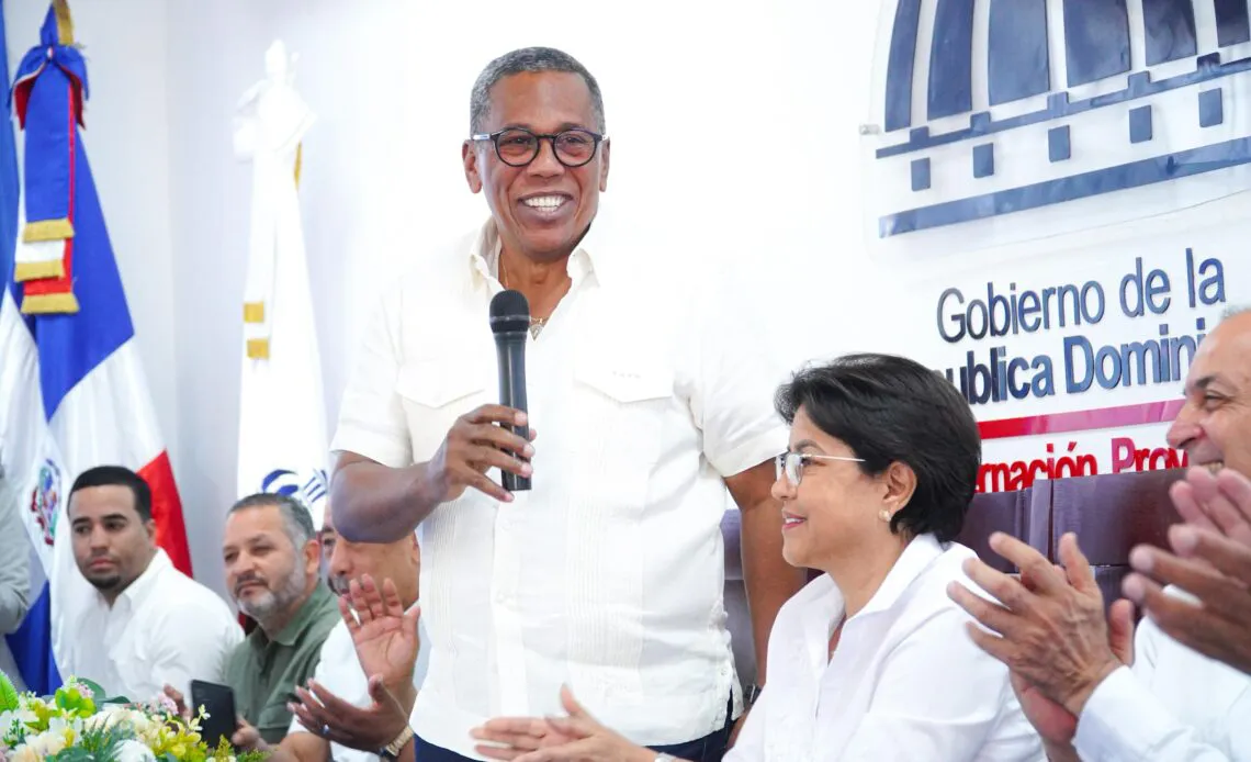 Edgar-Augusto-Feliz-Mendez-director-general-de-Comedores-Economicos-del-Estado-CEED-1140x694