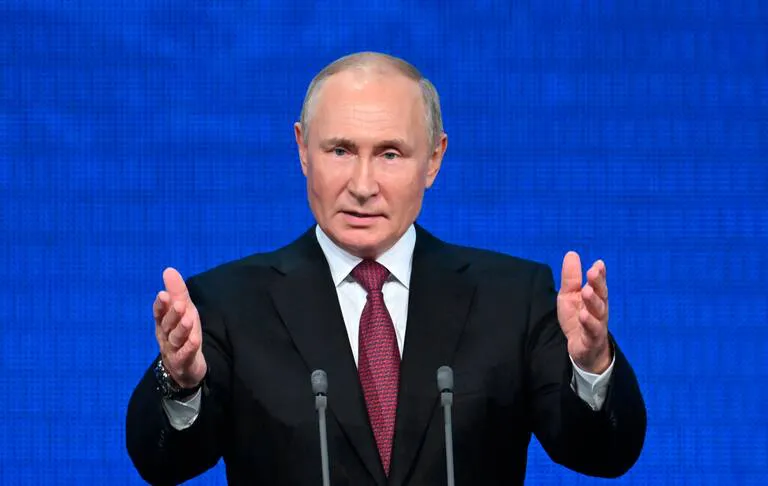 el-presidente-ruso-vladimir-putin-en-un-evento-en-3NEYFBLSLFB7VJSNT45LQPP47M