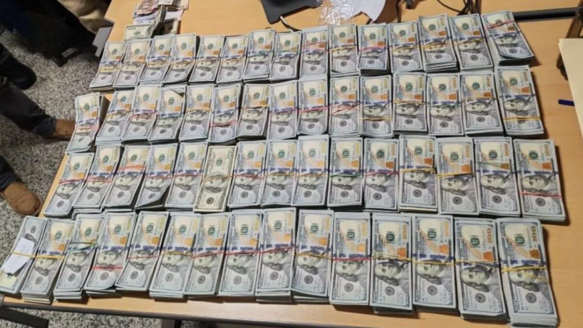 imponen-prision-preventiva-a-colombiano-detenido-con-us600700-sin-declarar-en-20261022-120254-wNP0-1200x675