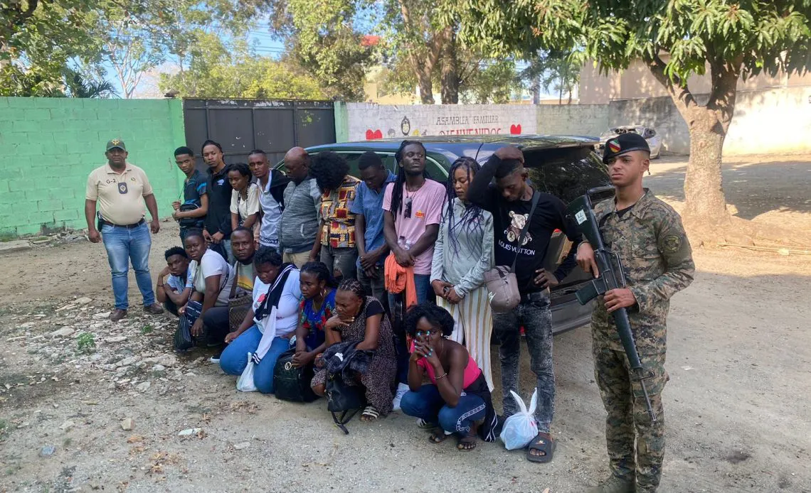 haitianos-en-yipeta-1140x694