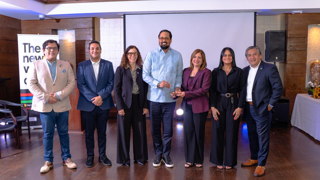 Pedro Gutiérrez, Gabriel Alvarado, Dilia Jorge Mera, Bartolomé Pujals, Aida Taveras, Diana Rivas y Renzo Ticona (1)