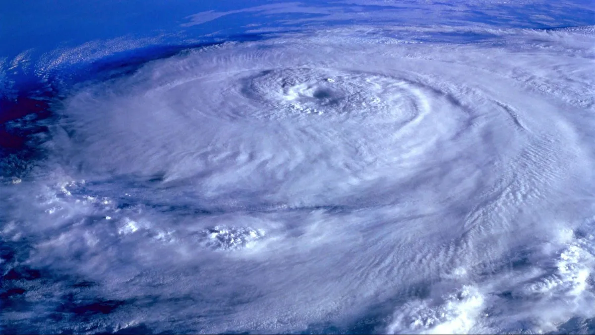 vista-aerea-de-la-formacion-de-un-huracan_d5d9
