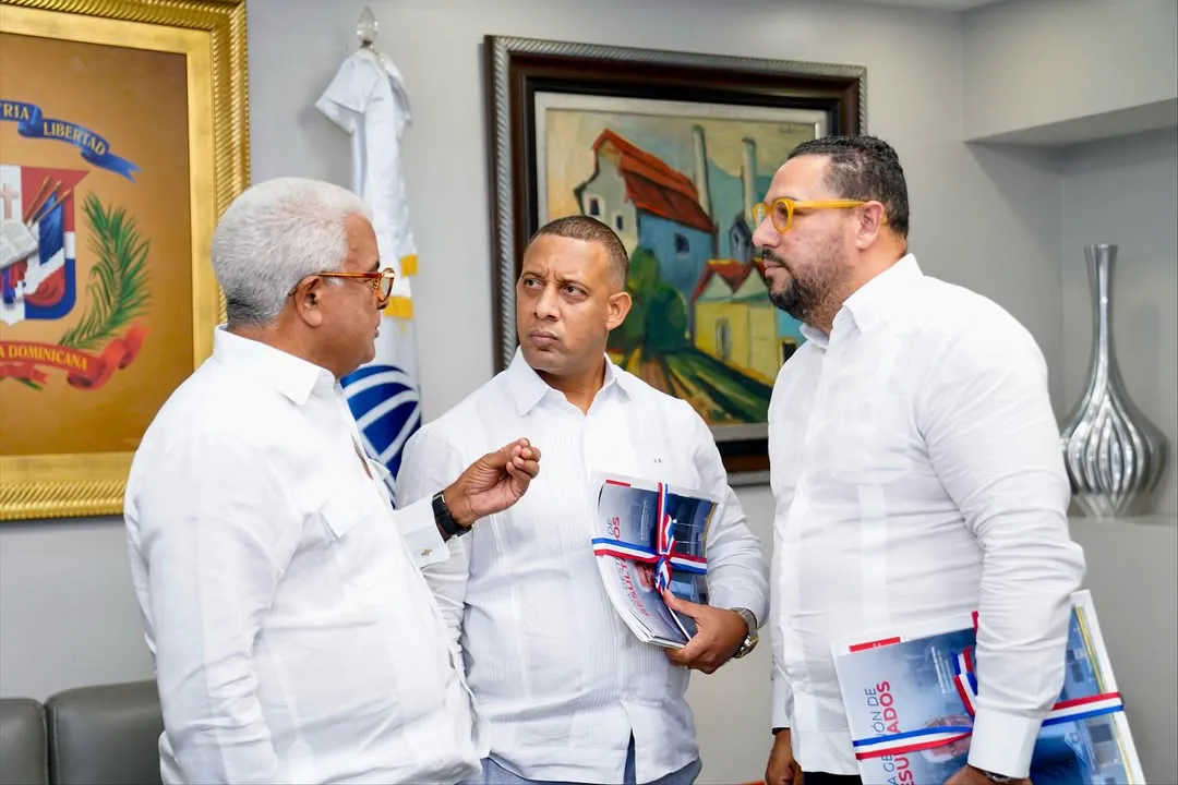 🤝 Fortaleciendo lazos interinstitucionales 🇩🇴Nuestro director general de @dgbnrdo y @cea_rd,  (1)