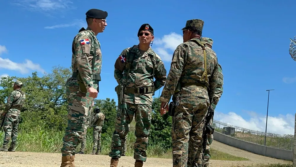 Comandante-ERD-supervisa-zona-fronteriza-ante-crisis-en-Sur-de-Haiti-Foto-Fuente-Externa-2-2048x1152