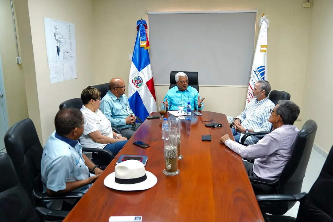 📍Visita institucional al Ingenio Porvenir 🔧🏭Este martes, el Dr. Rafael A. Burgos Gómez, director general de Bienes Nacionales (@dgbnrdo) y honorífico del CEA-CORDE (@cea_rd), recibió en el Ingenio Porven (2)