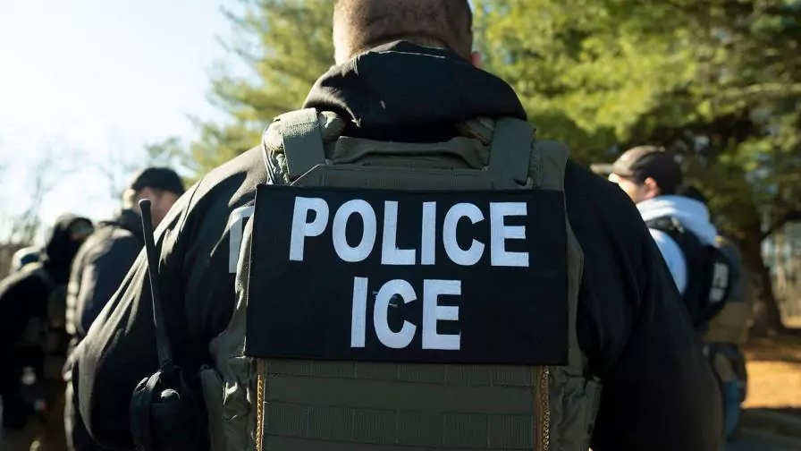 ice-9b4bd57c-focus-0-0-896-504