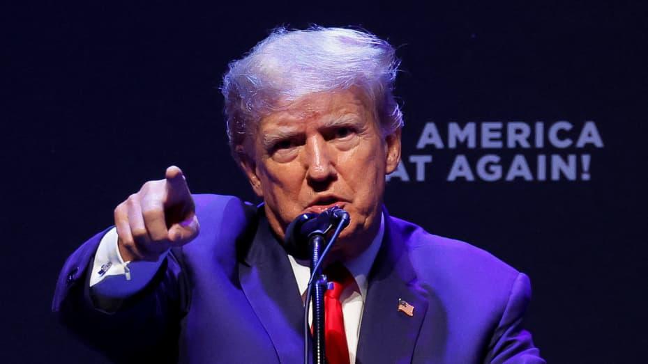 107208213-16787958772023-03-14t001646z_671389944_rc2btz95fx22_rtrmadp_0_usa-election-trump (1)
