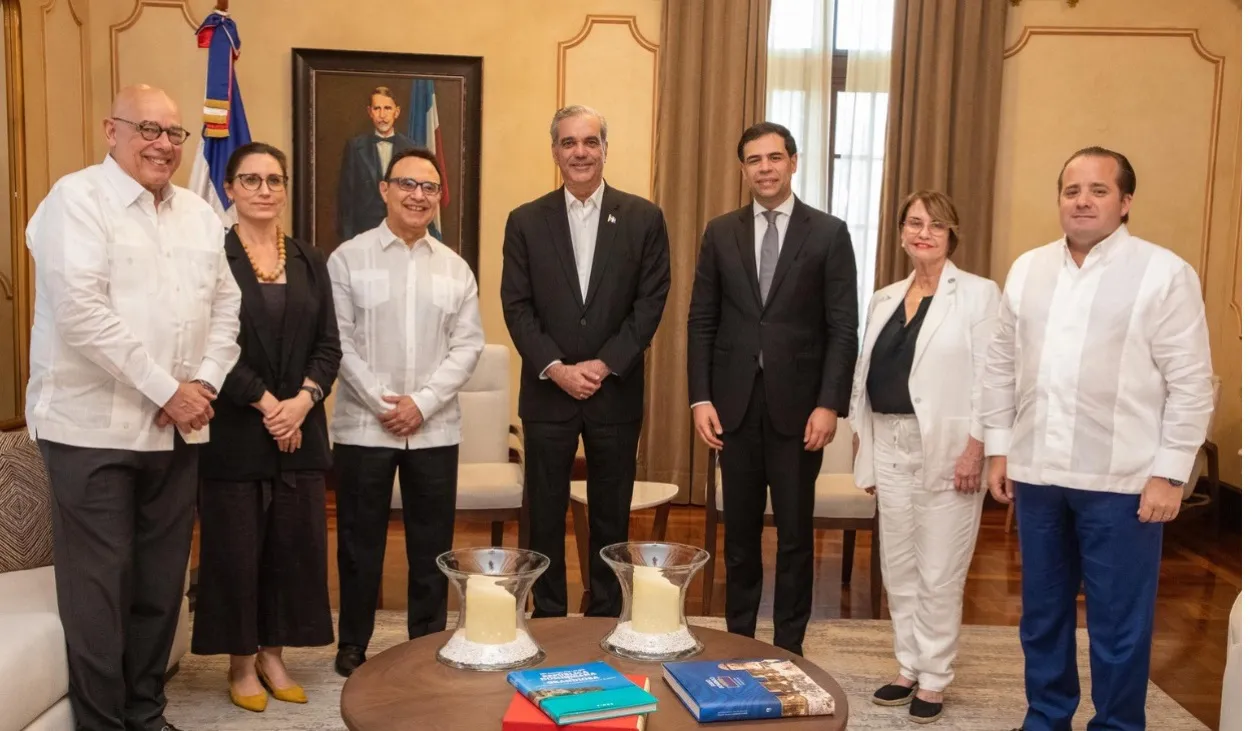 Presidente-dominicano-recibe-a-Michel-Camilo