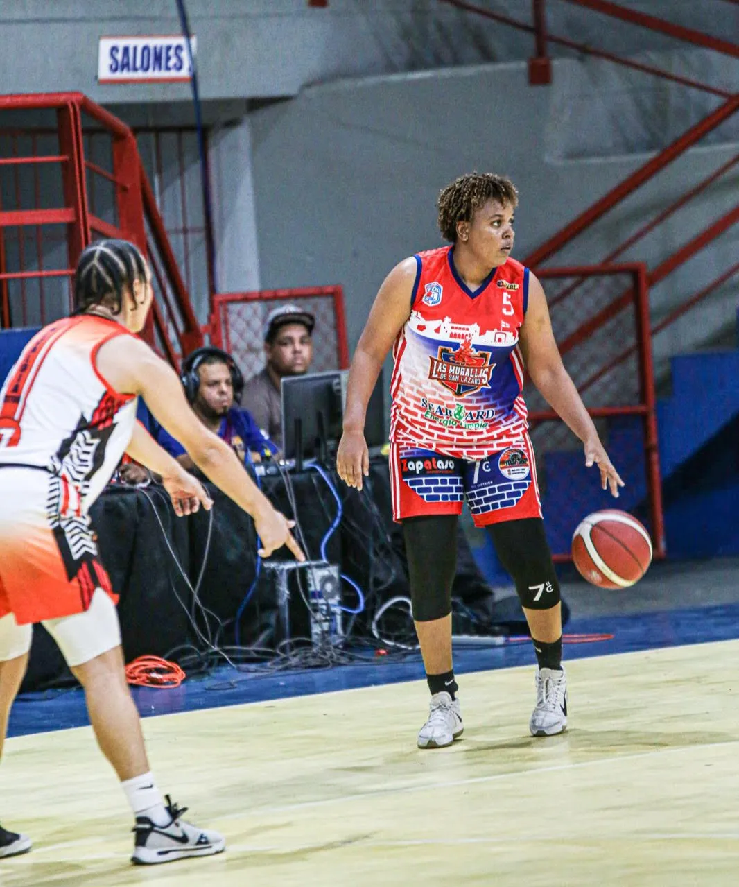 Sheisy-Hernandez-jugadora-de-las-Murallas-en-accion